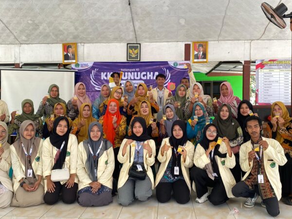 Sinergi KKN Unugha dan PKK Limbangan: Dari Racik Jamu hingga Belajar Digital Marketing di Balai Desa Limbangan