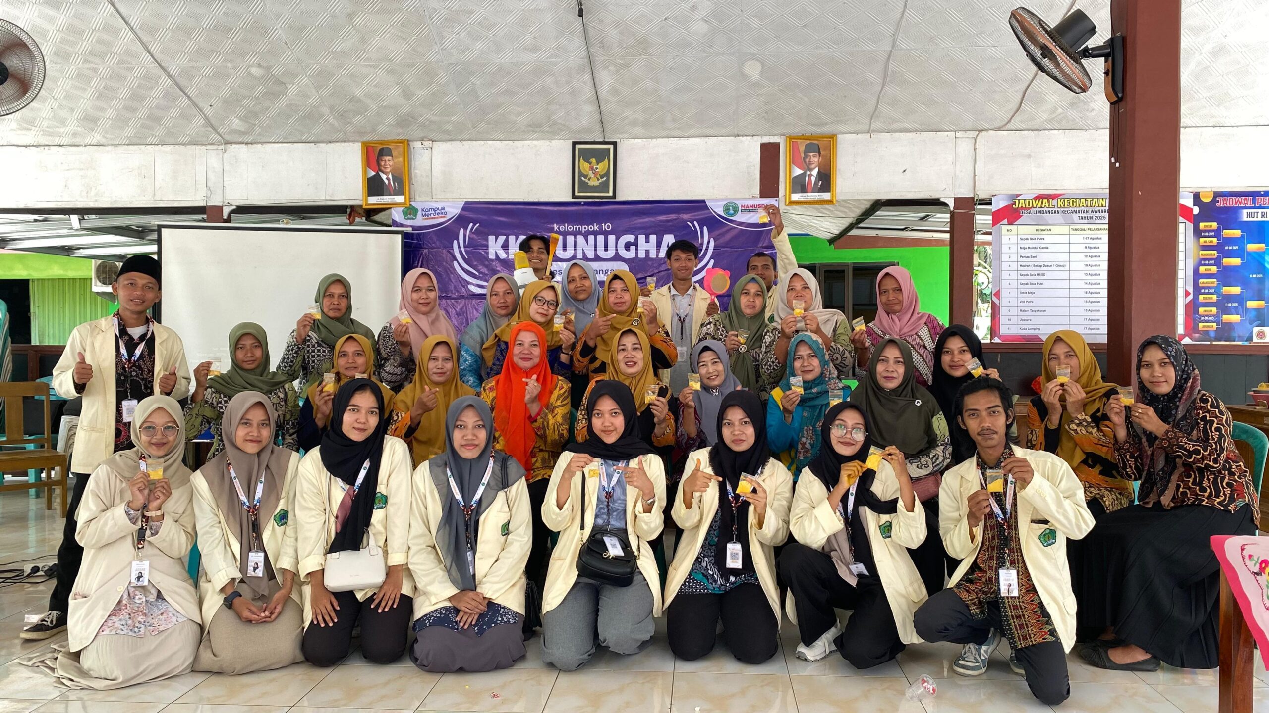 Sinergi KKN Unugha dan PKK Limbangan: Dari Racik Jamu hingga Belajar Digital Marketing di Balai Desa Limbangan