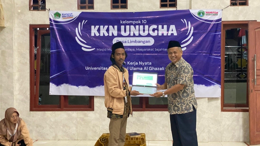 Serah Terima Website Masjid oleh Anak Anak KKN kepada Ta'mir Masjid Sekaligus Penyerahan Hadiah Perlombaan Di Masjid Jami Baitul Mu’minin Dusun Limbangan
